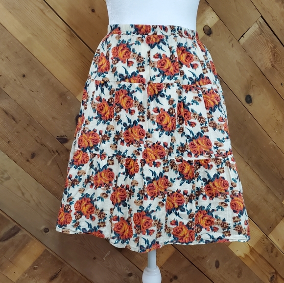 Annabelle Floral Tiered Pull On Skirt - Picture 5 of 9
